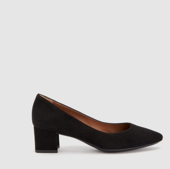 Aquatalia Pasha Suede Pumps Size 9.5Luxury Italian Heels Classic Pointed Toe